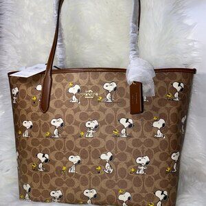 Coach X Peanuts City Tote Bag In Signature Canvas With Snoopy Print CBJ89 NWT